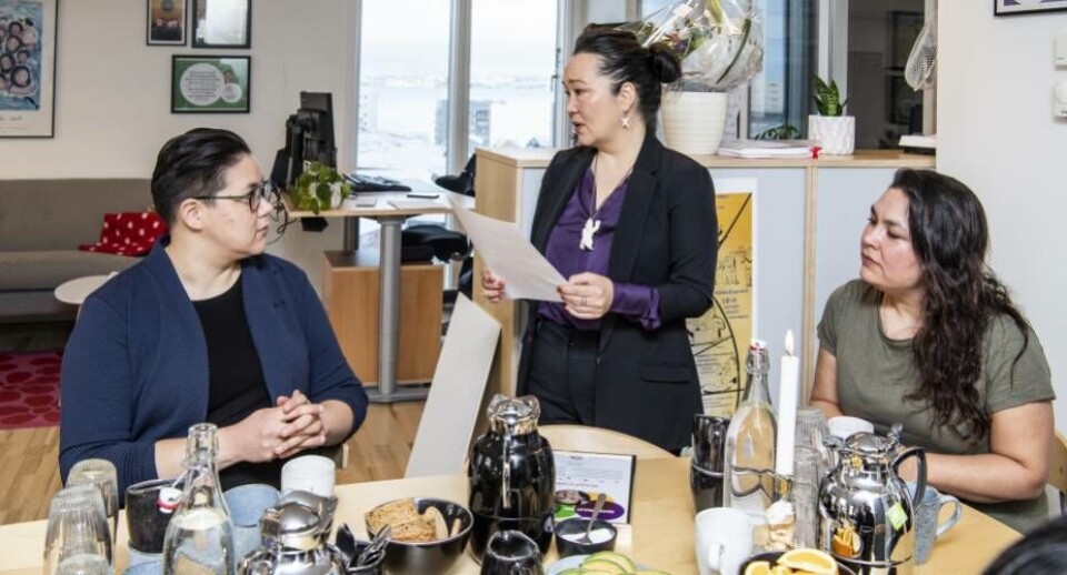 Børnetalsmand Aviâja Egede Lynge holder tale for Niviaq, der får MIO-pris 2020.