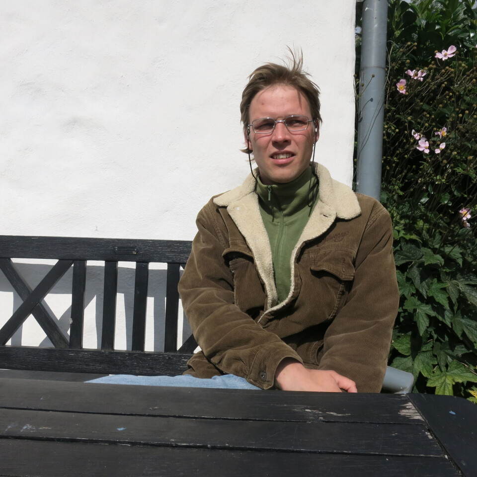 26-årige Rasmus Theisen føler sig tæt forbundet til Grønland, samtidig med at han mener, at danskere i Grønland er parasitter.