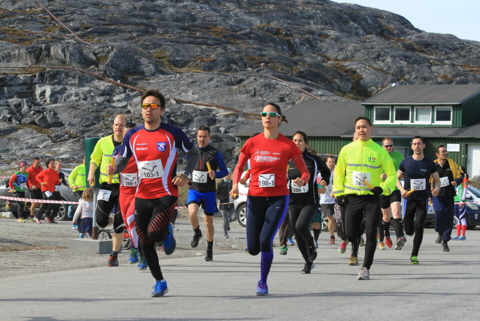 Udenfor Inussivikhallen spurter de hurtigste løbere forrest