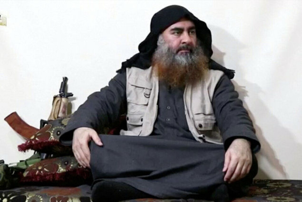 Abu Bakr al-Baghdadi er verdens mest eftersøgte mand, men man ved ikke meget om ham, fordi han har holdt sig skjult for offentligheden. I april blev der offentliggjort en udateret video, som angiveligt viste IS-lederen Abu Bakr al-Baghdadi (på billedet). I så fald var det første gang, at offentligheden så den berygtede IS-leder i fem år