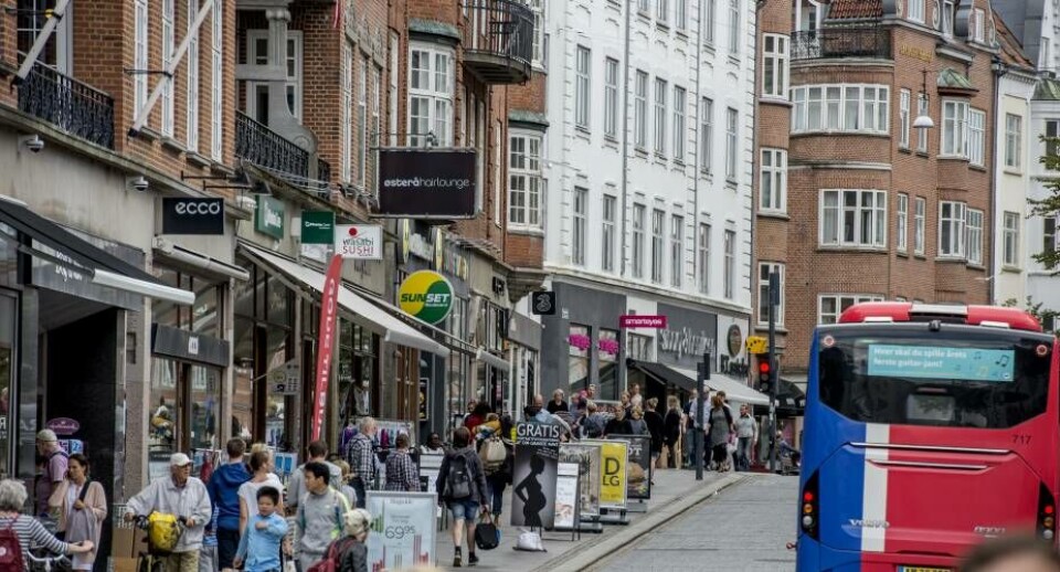 Det skal nu undersøges, om grønlændere har fordel – eller ulemper – ved at få eventuel status som nationalt mindretal i Danmark.