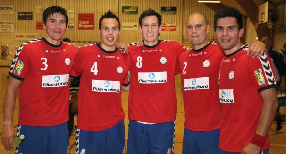 Landsholdsspillerne Jakob Larsen, Angutimmarik og Akutaaneq Kreutzmann, Rasmus Larsen og Minik Dahl Høegh. Foto: Knud Fl. Larsen