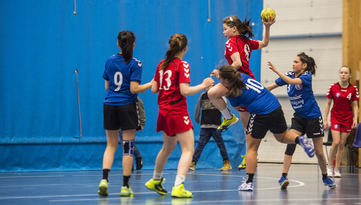 Billeder H ndbold GM For U14 Er I Fuld Gang I Nuuk billeder-h-ndbold-gm-for-u14-er-i-fuld-gang-i-nuuk