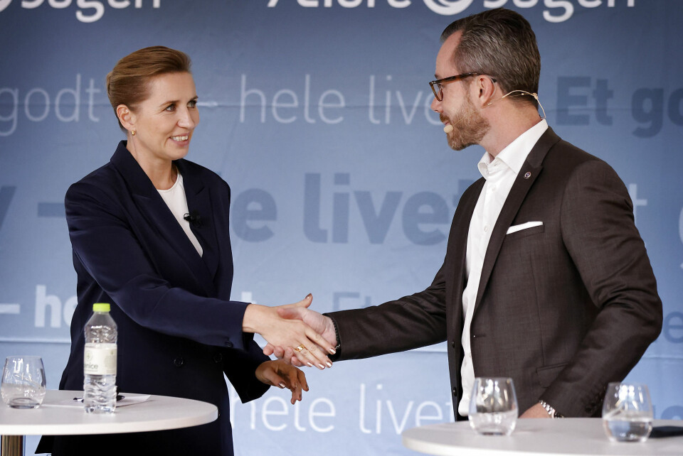 Her ses de to partiledere til en valgdebat hos ældresagen under valgkampen.