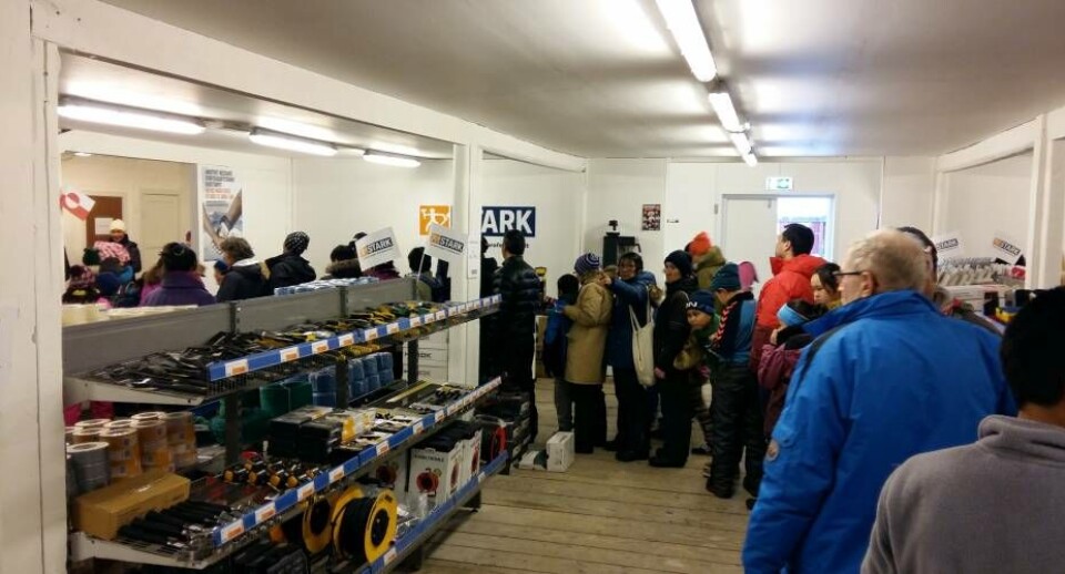 Tasiilami pisiniarfik nutaaq ammarmik tulleriiaartut amerlapput Pressefoto: StarkPisiniarfimmut isertarfik Pressefoto: StarkKarsi pisiniartitsissut ulapaartinneqarpoq, ullup ingerlanerani 160-inik sullissaqarluni Pressefoto: StarkPisiniarfik qaammatini arfineq-marlunni pilersorneqarani ukiumut imminut napatittassaaq Pressefoto: Stark