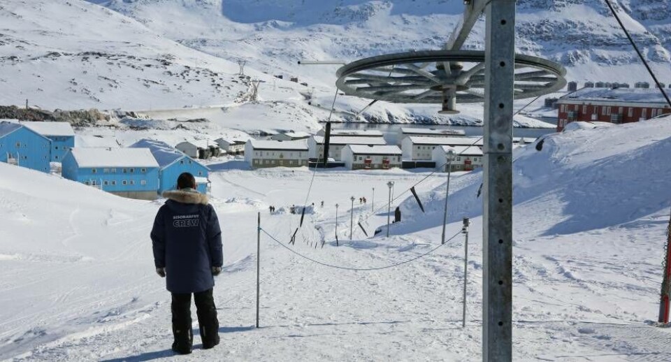 Drømmen om skilift i Qeqertarsuaq i stil med den som man har i Nuuk (på billedet) er skyllet væk sammen med tre ud af ni skiliftmaster på stedet. Voldsom snesmeltning og dertaf kraftige vandmasser udgør en fare for sikkerheden.