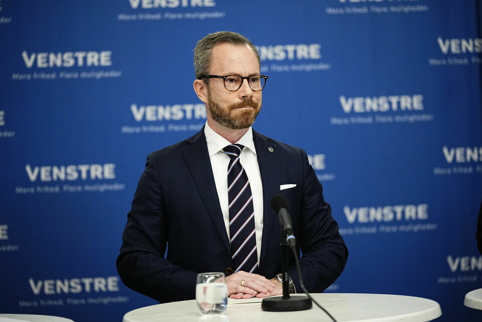 Jakob Ellemann-Jensen vil bruge den næste tid med sin familie og fortæller ikke mere om, hvad han skal lave på længere sigt. Han er rørt og sender en hilsen til sin familie - og til parti, politikere såvel som medarbejdere.- Tak for ordet. Tak for alt, siger han.