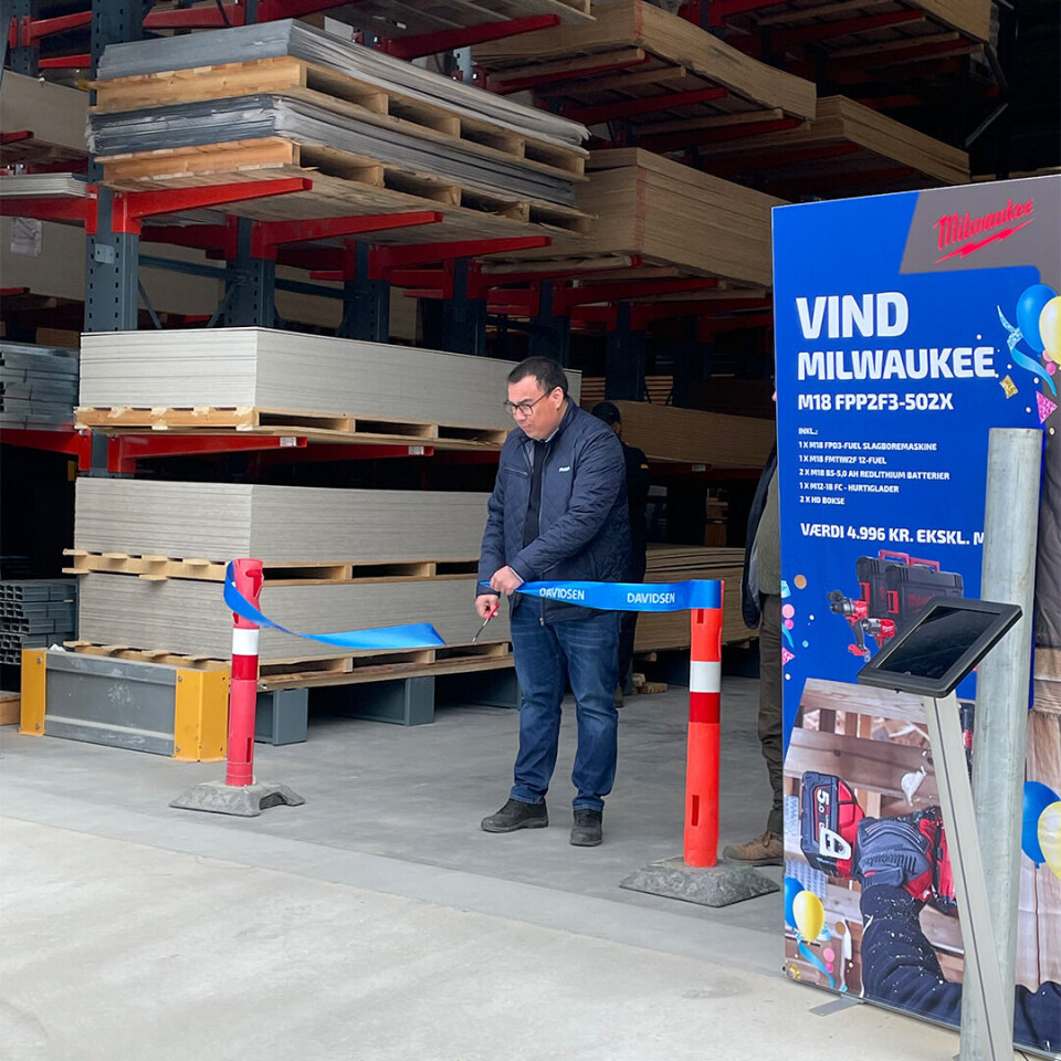 Torsdag blev båndet klippet til en ny trælasthal ved i Nuuk. Davidsen Tømmerhandel