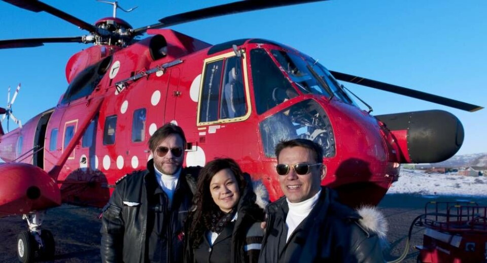 Kaptajn, Tomas Glatzl, i midten, cabin attendant Najaaraq Sikemsen, og til højre, styrmand Carsten Kolby. Foto: John Rasmussen, Narsaq Foto Kaptajn, Tomas Glatzl, i midten, cabin attendant Najaaraq Sikemsen, og til højre, styrmand Carsten Kolby. Foto: John Rasmussen, Narsaq Foto Kaptajn, Tomas Glatzl, i midten, cabin attendant Najaaraq Sikemsen, og til højre, styrmand Carsten Kolby. Foto: John Rasmussen, Narsaq Foto