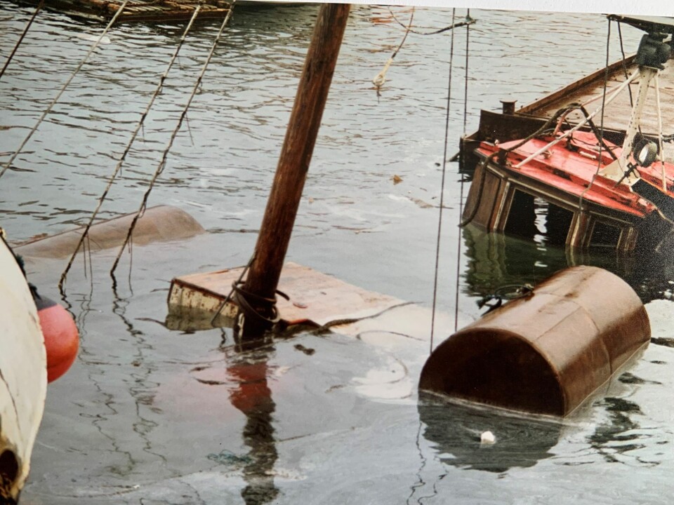 I 1989 var Kivioq en tur på bunden af havnen i Nuuk. Allan Idd Jensen Allan Idd JensenPå hjemmesiden for Kivioqs venner, kan man læse om skibets historie og se billeder af skibet. Kilde Kivioqs VennerMed hjælp fra dykker Peter Buhl blev Kivioq bjerget, da det sank i havnen i Nuuk i 1989. Allan Idd JensenI 1989 var Kivioq en tur på bunden af havnen i Nuuk. Allan Idd Jensen Allan Idd JensenPå hjemmesiden for Kivioqs venner, kan man læse om skibets historie og se billeder af skibet. Kilde Kivioqs VennerMed hjælp fra dykker Peter Buhl blev Kivioq bjerget, da det sank i havnen i Nuuk i 1989. Allan Idd Jensen