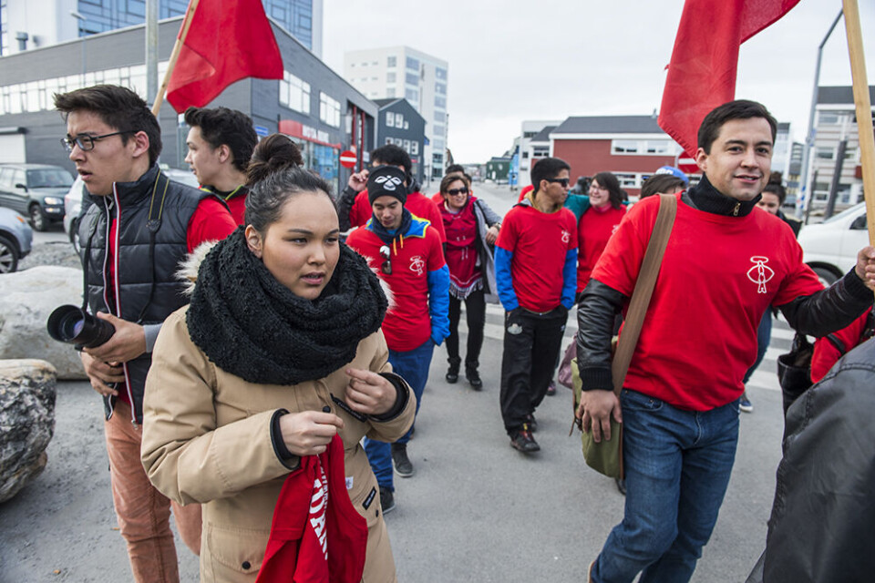 Faneoptog til Inuit Ataqatigiits landsmøde