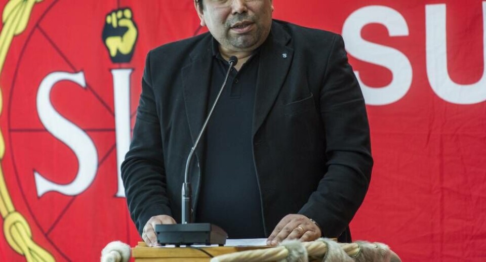 Vittus Qujaukitsoq's chancer for at blive formand for Siumut er svækkede efter sagen om FN-klagen, mener politisk kommentator Axel Jeremiassen. Vittus Qujaukitsoq's chancer for at blive formand er svækkede efter sagen om FN-klagen, mener politisk kommentator Axel Jeremiassen.