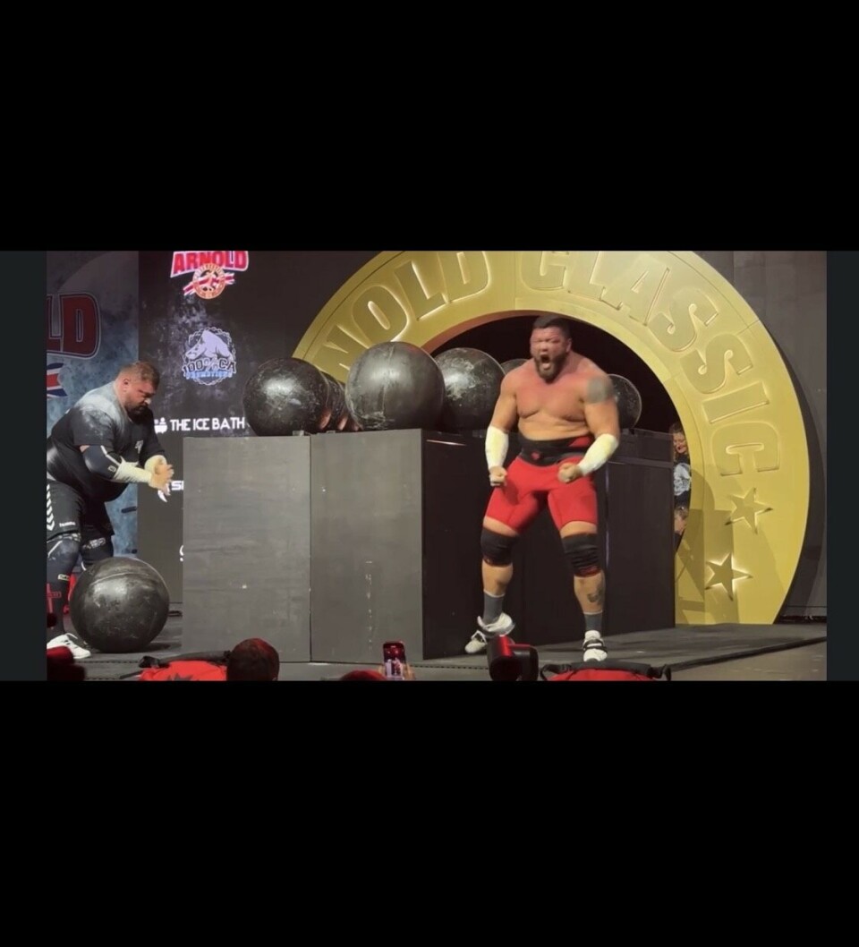 Den sidste event var Atlas Stones fra 120kg op til 200kg. Her kæmpede Ujarak imod legenden Big Z (3x verden & 8x Arnold Classic mester) og her vandt Ujarak ved at løfte alle Atlas Stones.