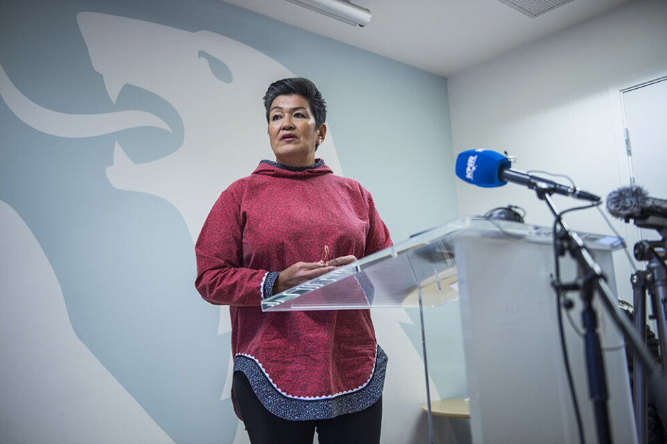 En tydeligt rystet Aleqa Hammond forsøgte at svare for sig på det hasteindkaldte pressemøde lørdag aften Aleqa Hammond, pressemøde
