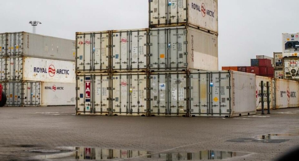 Selv om containere er standardiserede transportbokse, bliver de ikke udvekslet frit, så hvert rederi bruger deres egne containere.