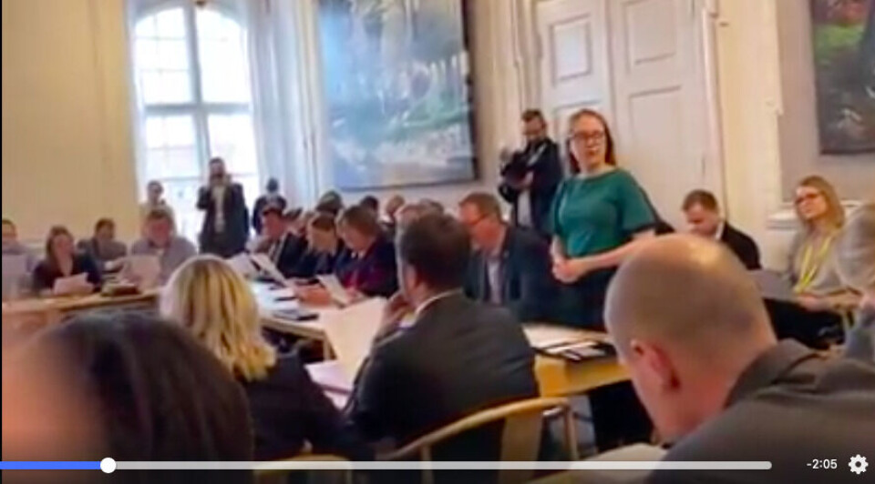 Socialdemokrater synger Siumut-slagsang