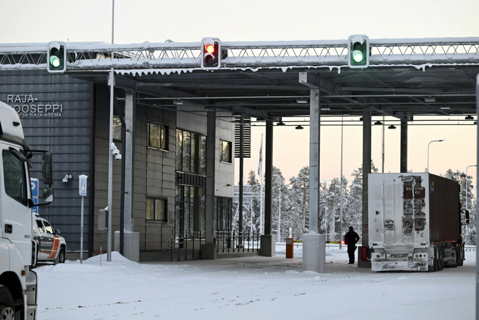 Den finske grænse mod Rusland vil blive lukket for al trafik undtagen godstrafik frem til 13. december, oplyser den finske indenrigsminister, Mari Rantanen.