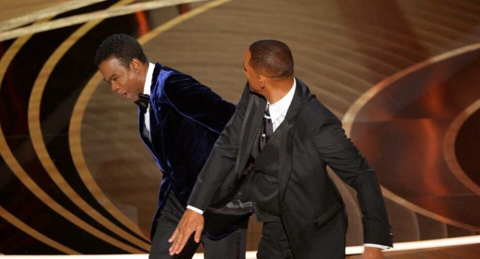 Will Smith gik på scenen og slog Chris Rock under årets oscaruddeling.