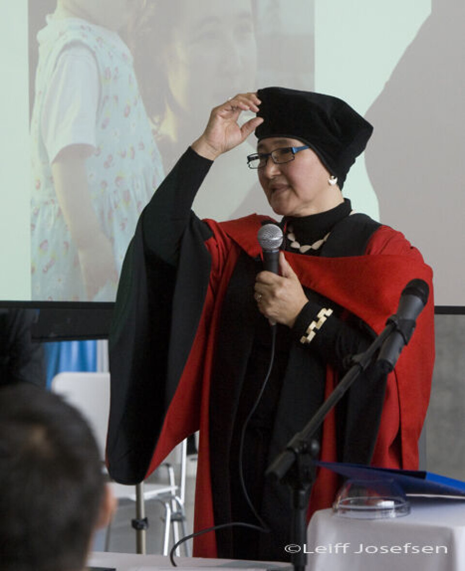 Ph.d. Karla Jessen Williamson, fra universitetet i Saskatchewan, Canada, forelæste om 'bæredygtig forskning'. Ph.d. Karla Jessen Williamson, fra universitetet i Saskatchewan, Canada, forelæste om 'bæredygtig forskning'. Ilimmarfiks kantine var godt fyldt med gæster ved indvielsen. Ilimmarfiks logo er tegnet af Paniaraq Rosing Søltoft. Hun vandt logokonkurrencen og fik 10.000 kr. i præmie. Ph.d. Karla Jessen Williamson, fra universitetet i Saskatchewan, Canada, forelæste om 'bæredygtig forskning'. Ph.d. Karla Jessen Williamson, fra universitetet i Saskatchewan, Canada, forelæste om 'bæredygtig forskning'. Ilimmarfiks kantine var godt fyldt med gæster ved indvielsen. Ilimmarfiks logo er tegnet af Paniaraq Rosing Søltoft. Hun vandt logokonkurrencen og fik 10.000 kr. i præmie.
