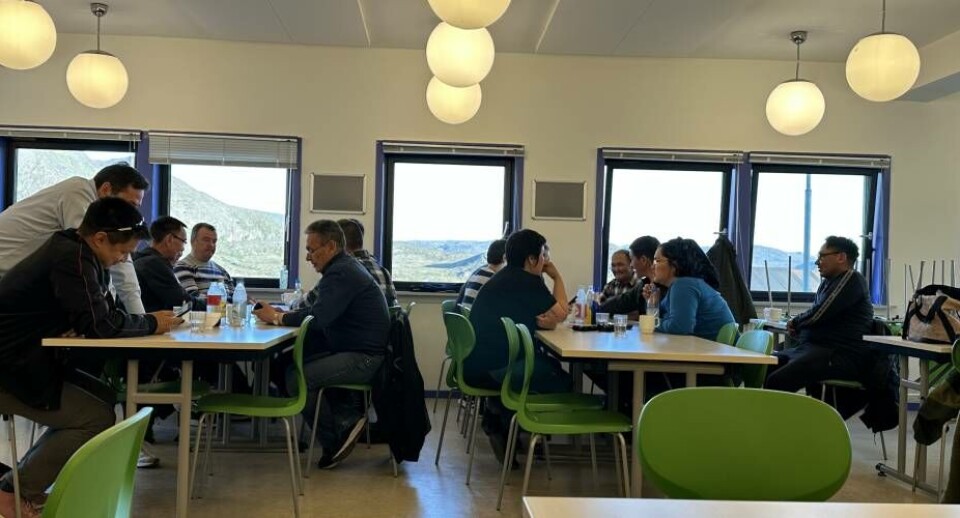 Gensyn og hyggesnak på Villads Villadsen efterskole torsdag aften. Fredag er der straks meget alvorlige emner. Formandsberetning samt forslag fra lokalafdelinger, heriblandt Siumut Nuuk´s meget målrettede forslag til at trække Danmark til de internationale domstole.