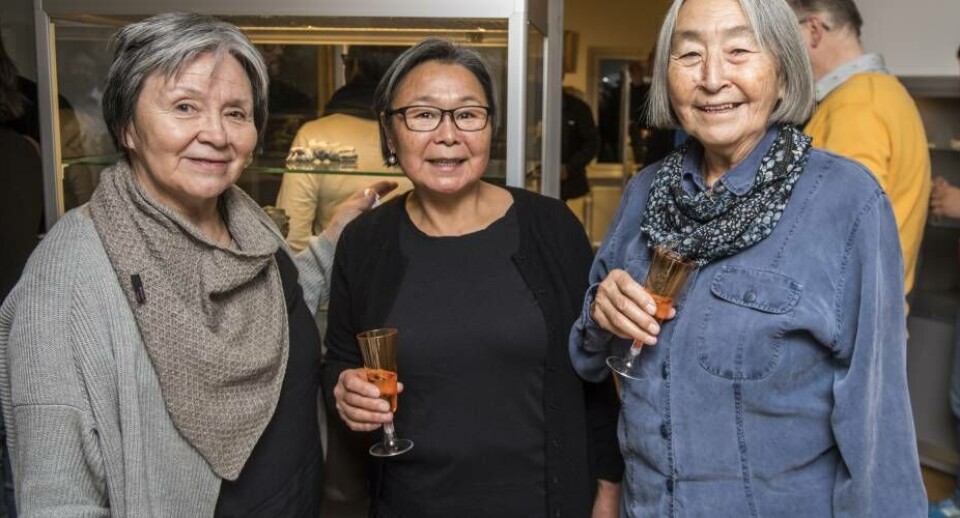 Johanne Petrussen, Juana, (tv.) har også idgivet en bog. Den tidligere Naalakkersuisoq er afgået ved døden, 72 år.