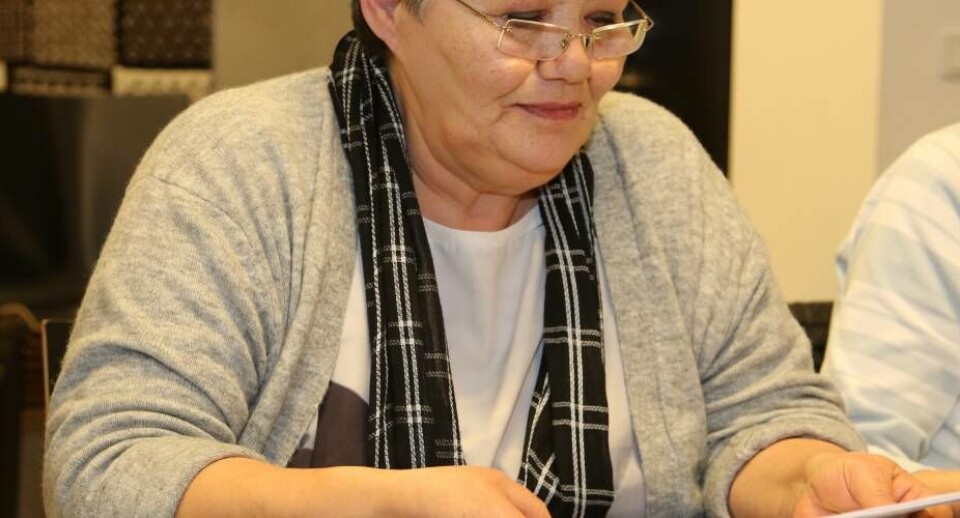 Beathe Lynge Olsen fra Fællesforeningen Inuit Knud Fl. LarsenHelga Nielsen fik ikke genvalg Knud Fl. LarsenArnánguaK Hansen vandt formandsvalget over de øvrige fire kandidater Knud Fl. LarsenUmiaqs nye bestyrelsen. Bagerst fra venstre Stine Olsen, Augusta Larsen, Arnaq Hendriksen, Vittus Kalia, Amanda Kalia og Amalie Olsen Sørensen. Forrest den nye formand ArnánguaK Hansen Knud Fl. LarsenGeneralforsamlingens to hovedpersoner fra venstre Mina L. Petersen og Emilia Rosbach. Smilene kom frem, da de igen var medlemmer af foreningen Knud Fl. LarsenBeathe Lynge Olsen fra Fællesforeningen Inuit Knud Fl. LarsenHelga Nielsen fik ikke genvalg Knud Fl. LarsenArnánguaK Hansen vandt formandsvalget over de øvrige fire kandidater Knud Fl. LarsenUmiaqs nye bestyrelsen. Bagerst fra venstre Stine Olsen, Augusta Larsen, Arnaq Hendriksen, Vittus Kalia, Amanda Kalia og Amalie Olsen Sørensen. Forrest den nye formand ArnánguaK Hansen Knud Fl. LarsenGeneralforsamlingens to hovedpersoner fra venstre Mina L. Petersen og Emilia Rosbach. Smilene kom frem, da de igen var medlemmer af foreningen Knud Fl. LarsenBeathe Lynge Olsen fra Fællesforeningen Inuit Knud Fl. Larsen