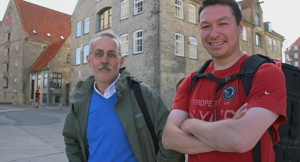 Museumsinspektør José D. Ruiz-Martinez og Anda Hansen foran Arktisk Institut. Foto: Isak Kleist Direktøren for Arktisk Institut, Bent Nielsen, byder José D. Ruiz-Martinez velkommen. Anda Hansen er i gang med kameraet. Foto: Isak Kleist Museumsinspektør José D. Ruiz-Martinez og Anda Hansen foran Arktisk Institut. Foto: Isak Kleist Direktøren for Arktisk Institut, Bent Nielsen, byder José D. Ruiz-Martinez velkommen. Anda Hansen er i gang med kameraet. Foto: Isak Kleist Museumsinspektør José D. Ruiz-Martinez og Anda Hansen foran Arktisk Institut. Foto: Isak Kleist Direktøren for Arktisk Institut, Bent Nielsen, byder José D. Ruiz-Martinez velkommen. Anda Hansen er i gang med kameraet. Foto: Isak Kleist