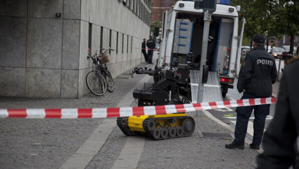Rulle Marie på vej ind i Ørstedparken i København. Den mand, der tilsyneladende stod bag en mindre eksplosion på et hotel i det indre København, er kommet lettere til skade. Foto: POLFOTO