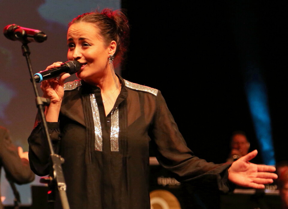 Julie Berthelsen på scenen i Odense Idrætshal Knud Fl. LarsenJulie Berthelsen havde det godt sammen med det store big band Knud Fl. LarsenJulie Berthelsen på scenen i Odense Idrætshal Knud Fl. LarsenJulie Berthelsen havde det godt sammen med det store big band Knud Fl. LarsenJulie Berthelsen på scenen i Odense Idrætshal Knud Fl. LarsenJulie Berthelsen havde det godt sammen med det store big band Knud Fl. Larsen