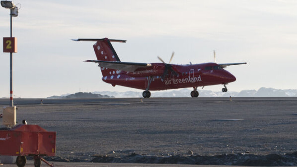 Første Dash-8 lander i Nuuk