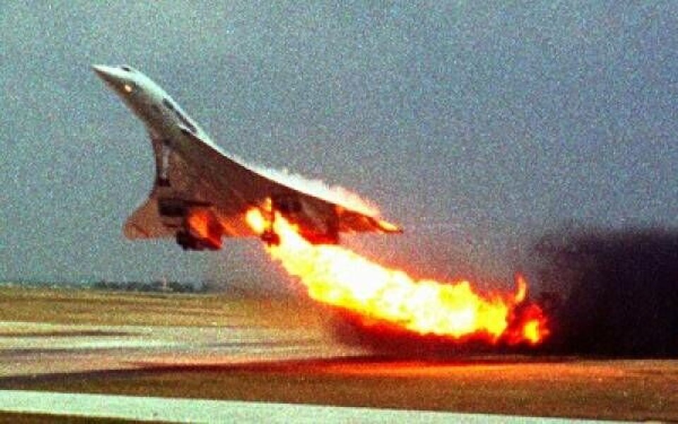 Concorde-flyet styrtede ned kort efter start i Paris efter at være ramt af metaldele, som var tabt af et fly fra Continental Airlines. Foto: AP