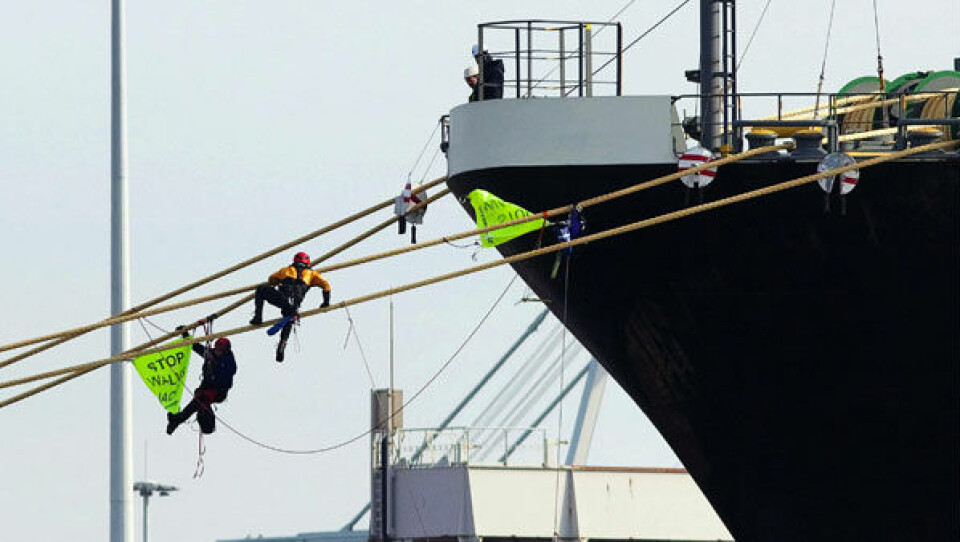 Arkivfoto. Her er greenpeace i gang med en hval-aktion. Foto: polfoto