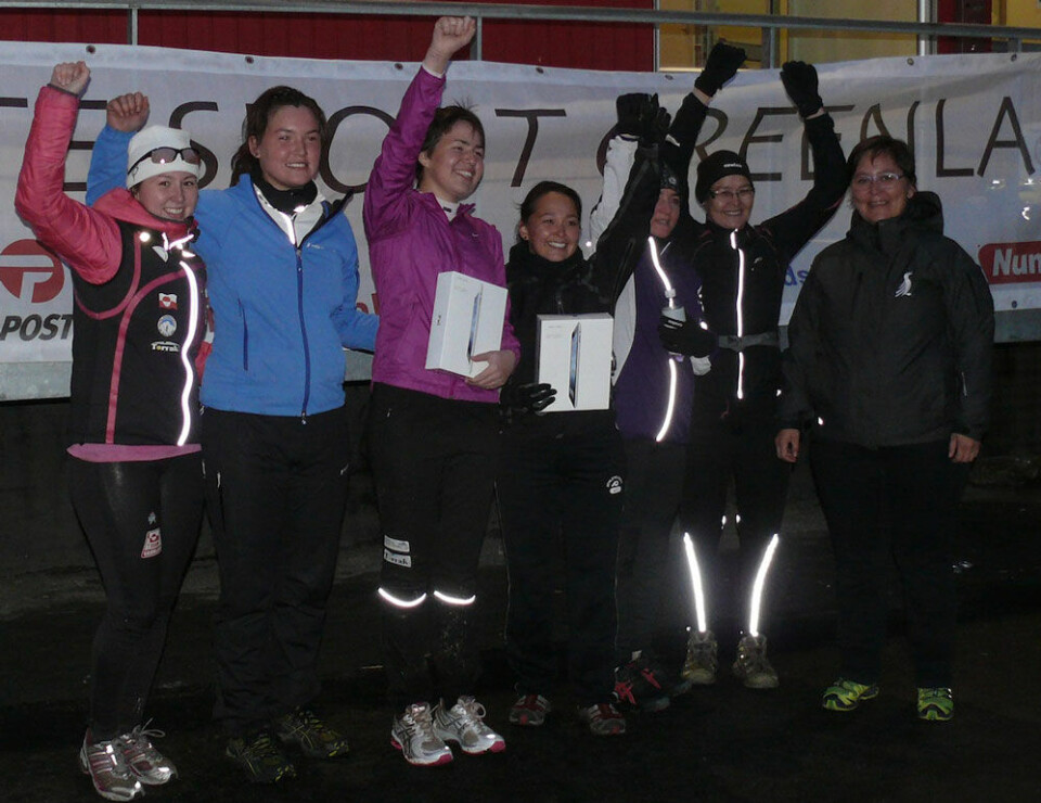 Dame vinderne i Bike & Run i Sisimiut. Foto: Claus Nielsen Herre vinderne i Bike and Run i Sisimiut. Foto: Claus Nielsen Vinder hos damerne blev Team Sports Girls, Ulunnguaq Rosbach og Malu Petrussen. Vinder hos herrer blev Team Ralak, Niels ”Dudu” Berthelsen og Norsaq Olsen. Foto: Claus Nielsen Deltagerne i Bike and Run i Sisimiut før start. Foto: Claus Nielsen - Det med at løbe og cykle på to mandshold var en rigtig sjov oplevelse, lød det fra deltagerne. Foto: Claus Nielsen Dame vinderne i Bike & Run i Sisimiut. Foto: Claus Nielsen Herre vinderne i Bike and Run i Sisimiut. Foto: Claus Nielsen Vinder hos damerne blev Team Sports Girls, Ulunnguaq Rosbach og Malu Petrussen. Vinder hos herrer blev Team Ralak, Niels ”Dudu” Berthelsen og Norsaq Olsen. Foto: Claus Nielsen Deltagerne i Bike and Run i Sisimiut før start. Foto: Claus Nielsen - Det med at løbe og cykle på to mandshold var en rigtig sjov oplevelse, lød det fra deltagerne. Foto: Claus Nielsen Dame vinderne i Bike & Run i Sisimiut. Foto: Claus Nielsen