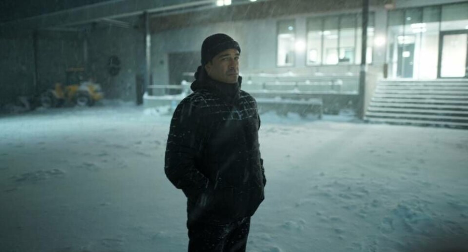 Journalist Raphael Rowe, som har været i fængslet i 12 år for drab han aldrig begik, bliver frivillig indsat i Nuuk-anstalten i dokumentaren, hvor han omgås med indsatte i en uge.