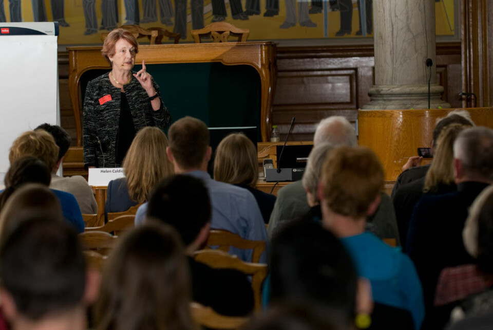 - Lad uran blive i jorden, sagde prisbelønnet børnelæge Helen Caldicott Jacob Sørensen - NoahTre folketingspartier; IA, Enhedslisten og Radikale Vestre kom til tirsdagens urankonference på Christiansborg. Fra venstre ordstyrer professor emeritus fra DTU Niels I. Meyer, Johan Lund Olsen, Finn Sørensen og Christian Friis Bach Jacob Sørensen - NoahCirka 150 tilhørere mødte op til urankonferencen på Christiansborg Jacob Sørensen - Noah