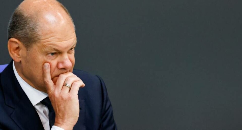 Tyskland sender det avancerede luftforsvars missilsystem MD, der er kendt under navnet 'IRIS-T SLM', til Ukraine, siger forbundskansler Olaf Scholz. Det sker, samtidig med at Rusland advarer om, at USA's beslutning om at sende avancerede raketsystemer til Ukraine øger risiko for direkte konfrontation.