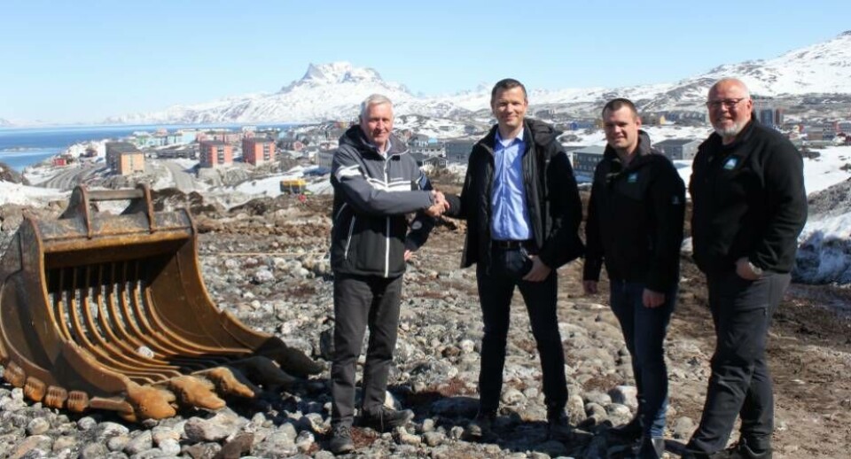 Der gives håndtryk på, at overtager styringen af Permagreen, hvis myndighederne godkender handlen. Per Aarsleff