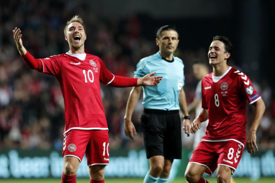 Christian Eriksen kan juble med scoringen til 4-0.