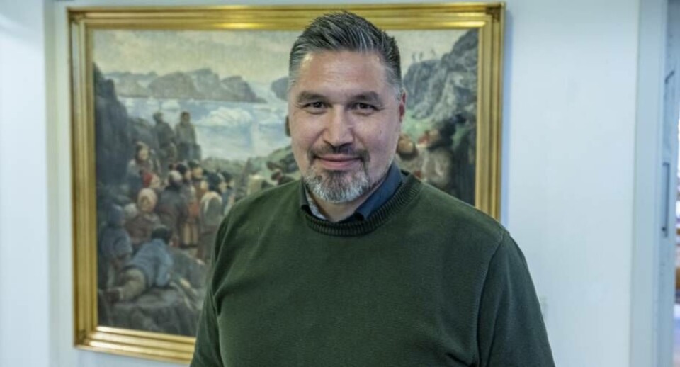 Hans Peter Poulsen (S), ineqarnermut attaveqaatinullu naalakkersuisup pisortat inissianik piginnittuunerata sapinngisamik annertunerpaamik annikillisarneqarnissaa, innuttaasullu namminneerlutik inissianik imminnut pilersornerisa sulissutigineqarnissaa erseqqissaatigaa.