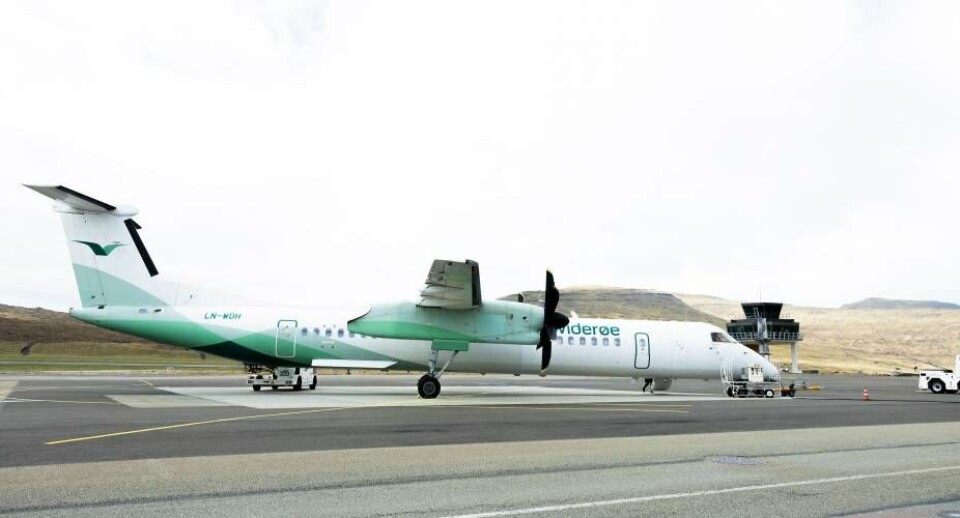 Widerøe beflyver ruten til Færøerne med Dash 8 Q400 med plads til 76 passagerer.
