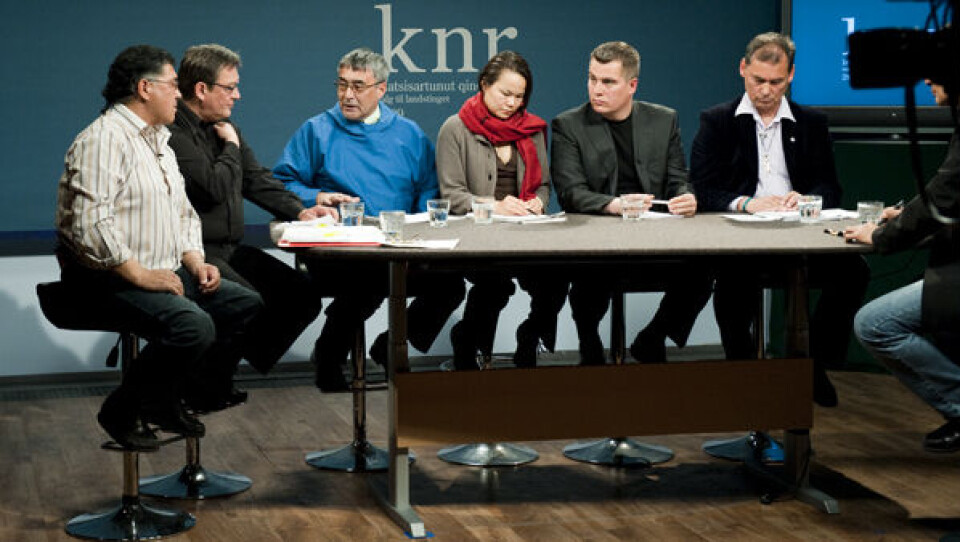 Partiit siulittaasuisa apeqqarissaarfigineqarneri kingulliit toqqaannartumik TV-ikkut aalakaatinneqartoq sapaatiummat KNR-TV-ikkut aallakaatinneqarput. Una kalaallisut aallakaatitameersuuvoq. Assiliisoq: Leiff Josefsen.