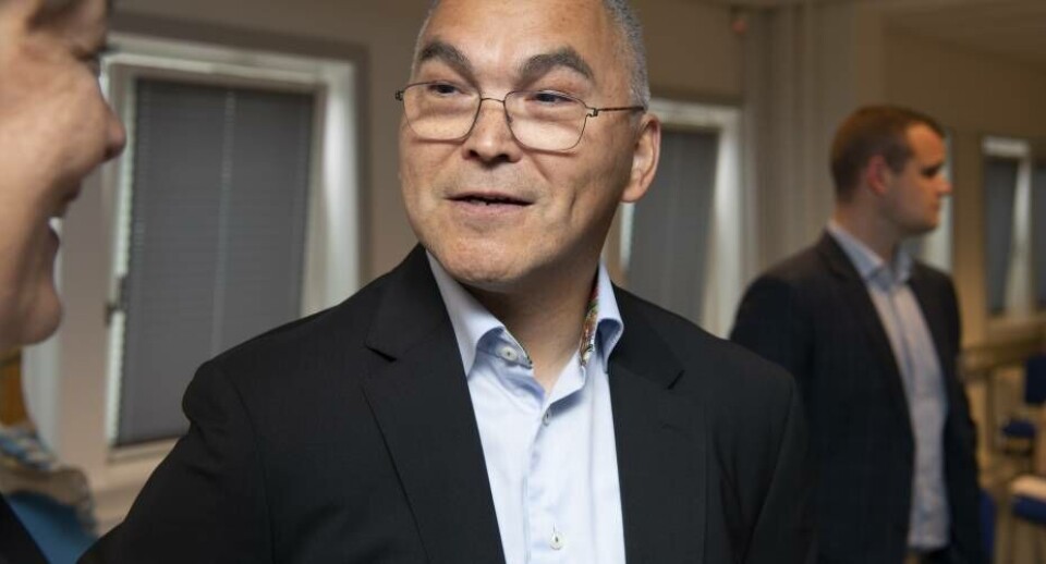 KNIs forhenværende administrerende direktør, 61-årige Peter Grønvold Samuelsen, erklærer sig uskyldig i anklagerne om blufærdighedskrænkelser.