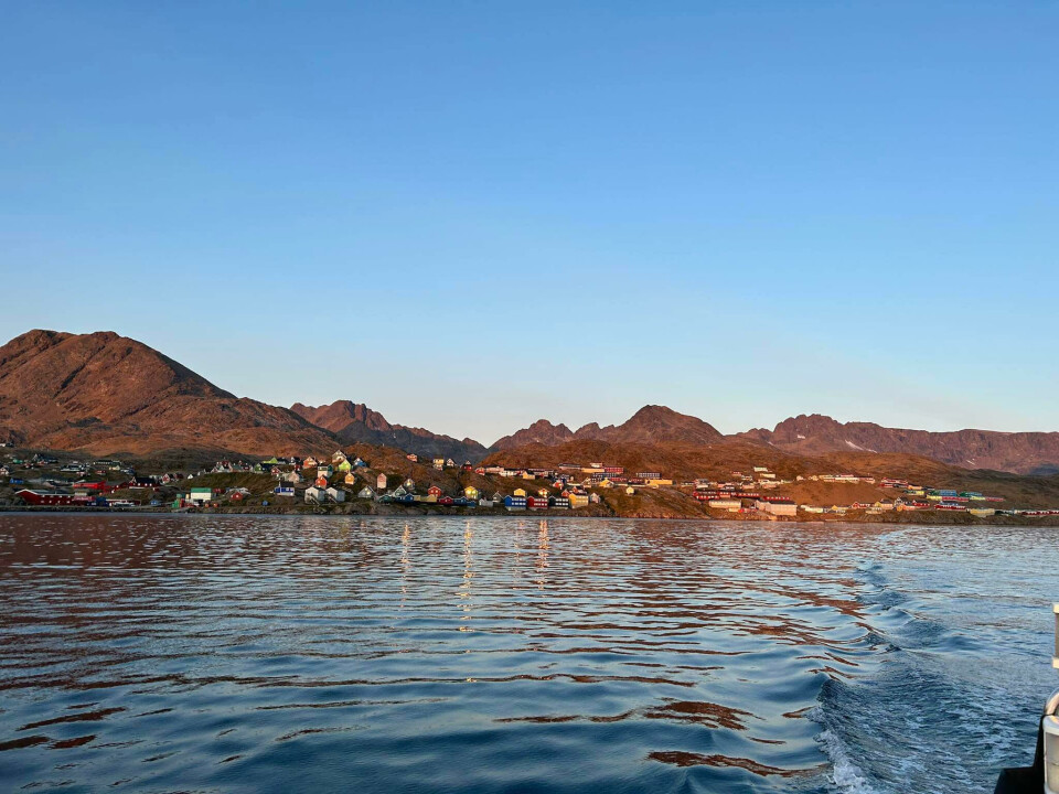 Selvstyret er bygherre på otteungdomsboliger, der er ved at blive opførti Tasiilaq. Men måske er det gået forstærkt. I hvert fald er arealet ikke blevetbyggemodnet først, og nu er selvstyretog kommunen uenige om, hvem der haransvaret for at udpege det pågældendeareal.