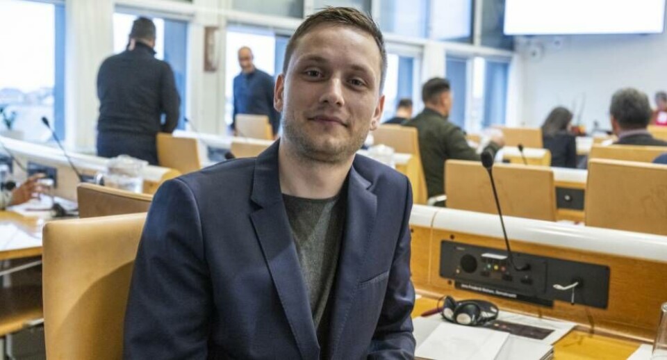 Demokraatit vil ikke være med til en aftale om finansloven, som de kalder uambitiøs med et overskud på 1,3 milliarder kroner over fire år. - Pengene skal komme befolkningen til gode i større grad end man vil med den her aftale, siger formand for Demokraatit, Jens-Frederik Nielsen.