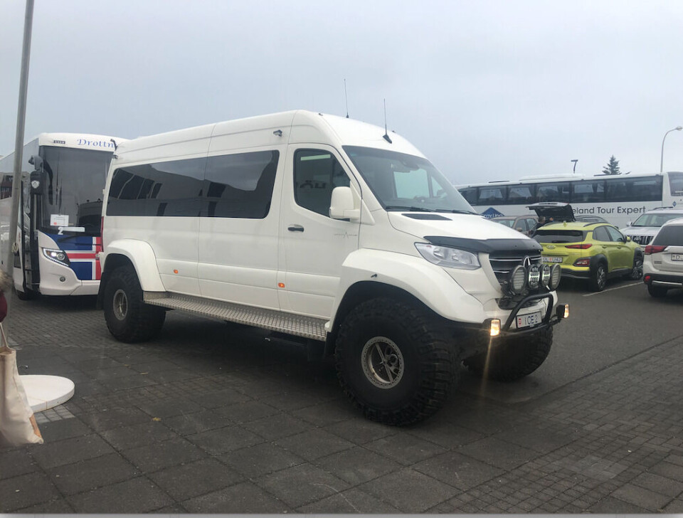 En ombygget bil i Island, som Activity Iceland bruger til at køre turister ud i vildmarken med.