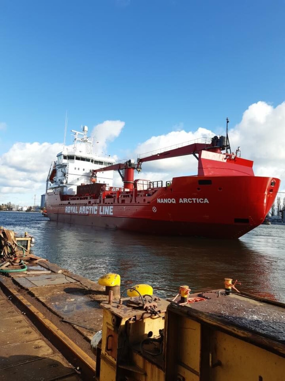 Royal Arctic Line beklager aflysningen og vil løbende holde kunderne opdateret.