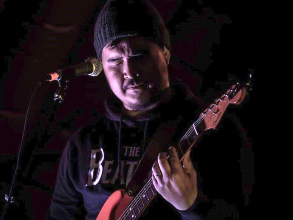Johannes Sigurdsen, sanger og guitarist i musikgruppen SIGU. Bandet er nomineret til Nordisk Råds musikpris 2023.