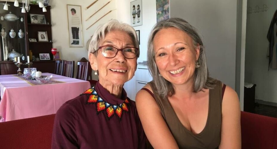 Tanja Nielsen besøger 77-årige Jarthe Sørensen hver 14. dag og begge får et stort udbytte af de snakke de får over en kop kaffe.