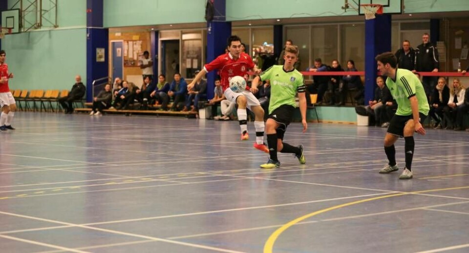 Nukapiaraq Dahl Thorleifsen i aktion Knud Fl. LarsenFutsal-landsholdet sammen med modstanderne fra Stige Søhus Futsal Knud Fl. LarsenMalik Juhl lægger an til skud Knud Fl. LarsenLooqi Svane som altid en sikker sidste skanse Knud Fl. LarsenNukapiaraq Dahl Thorleifsen i aktion Knud Fl. LarsenFutsal-landsholdet sammen med modstanderne fra Stige Søhus Futsal Knud Fl. LarsenMalik Juhl lægger an til skud Knud Fl. LarsenLooqi Svane som altid en sikker sidste skanse Knud Fl. LarsenNukapiaraq Dahl Thorleifsen i aktion Knud Fl. Larsen