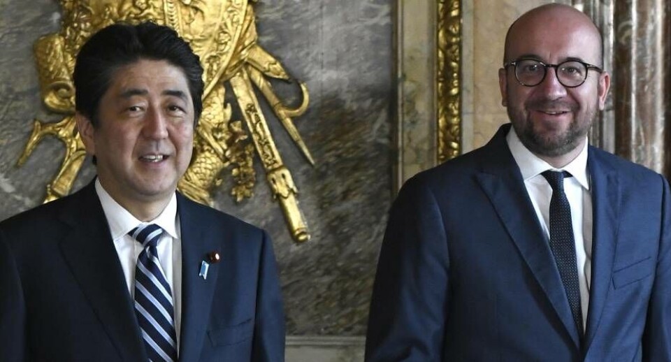 Japans premierminister Shinzo Abe ses her sammen med sin belgiske kollega Charles Michel